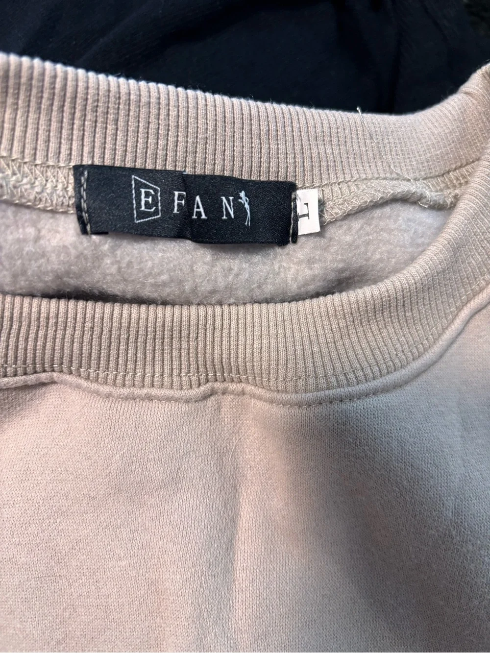 Sweatshirt size large - Picture 5 of 6